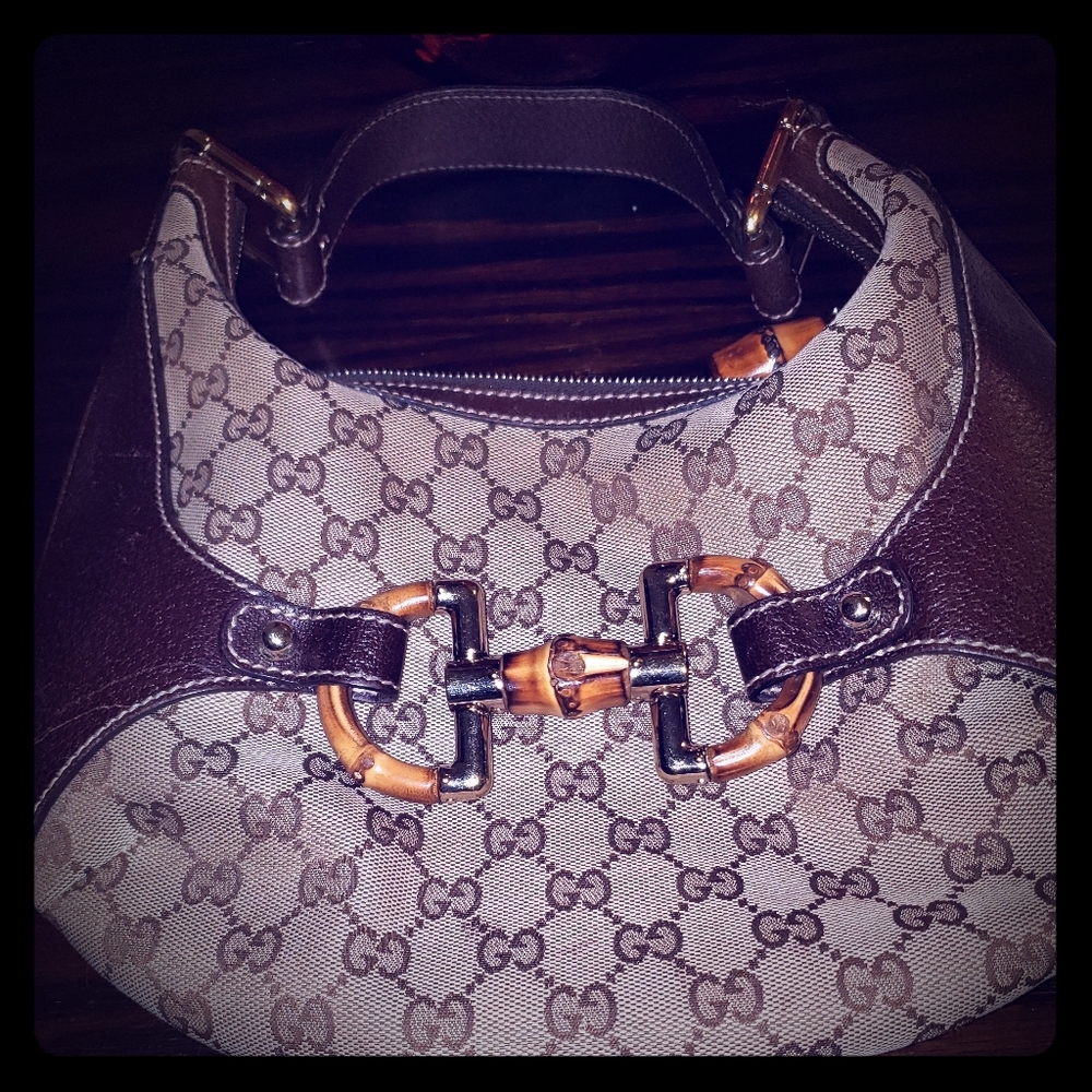 Very cute Authentic Gucci Bag with Bamboo Pull❤